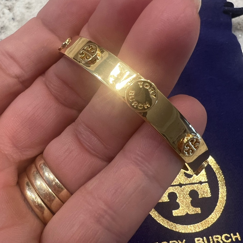 Tory Burch Miller raised logo Gold Bracelet 7MM